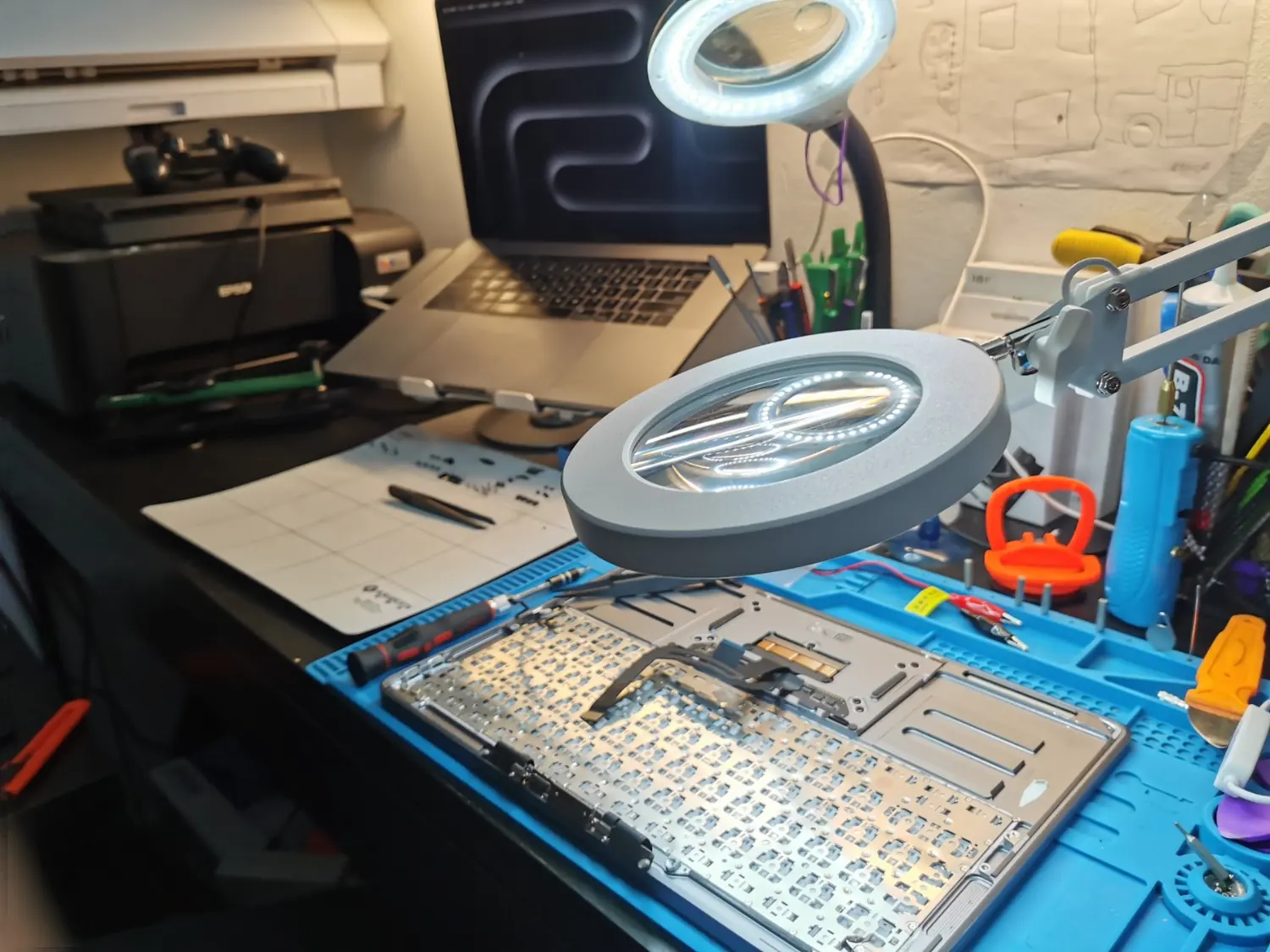 MacBook Air M1 – Acces la tastatură
